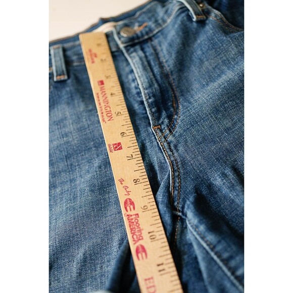 Levi levis Mid Length jean roll hem Shorts womens 31 - Picture 3 of 8